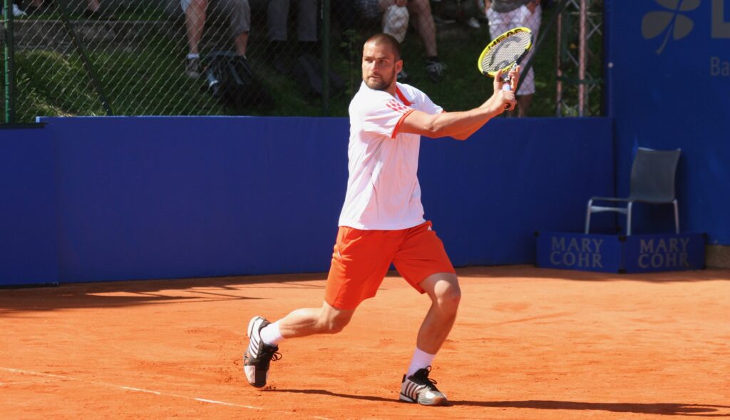 Tennis core training focused on rotational power