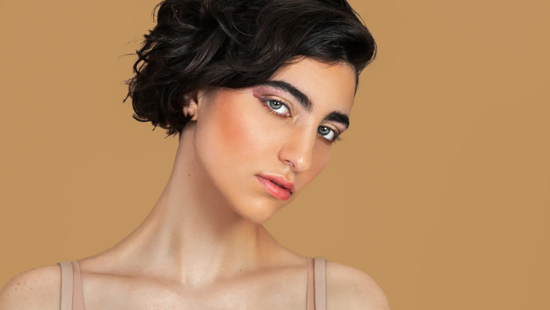 Lindesy in a natural Gen Z beauty portrait